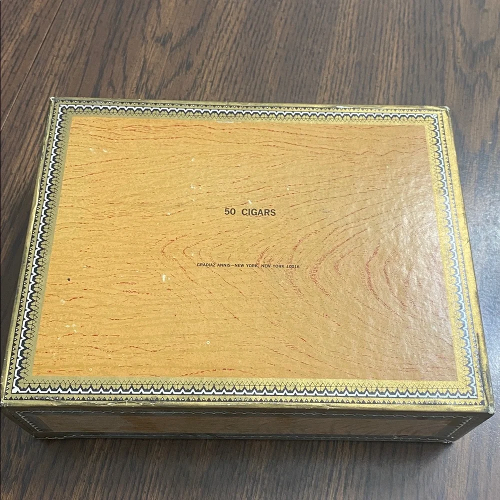 Ignacio Haya Gold Label cigar box